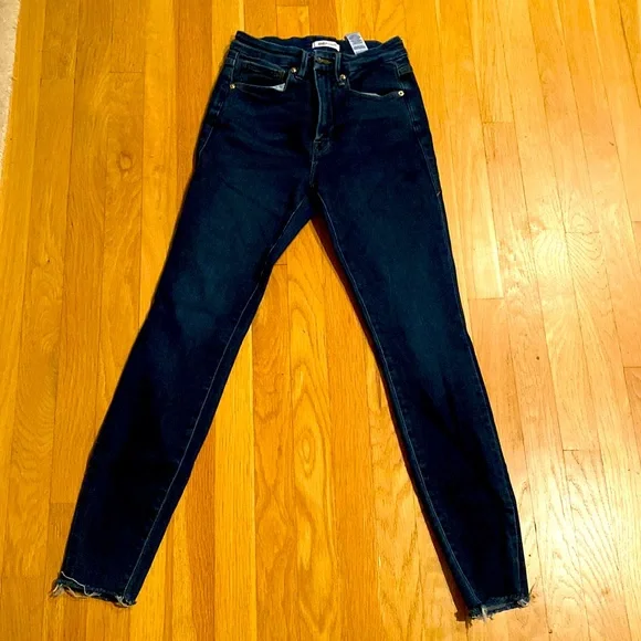 Good American Good Waist Jeans Frayed Hem Dark Wash New and never worn/ no tags - Picture 1 of 5